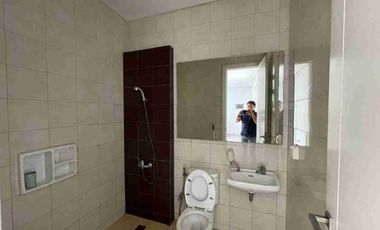 Disewakan Rumah 2 lantai dekat kolam renang dalam cluster di summarecon bekasi