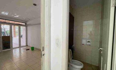 Disewakan Rumah 2 lantai dekat kolam renang dalam cluster di summarecon bekasi