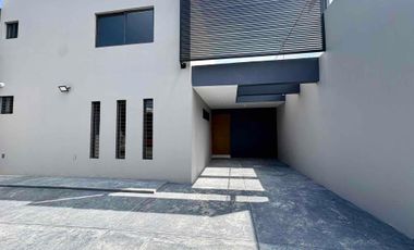 CASA EN RENTA O VENTA PARA OFICINAS, POR LA MINERVA