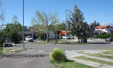 Vendemos Hermosa y amplia Casa en exclusivo Condominio