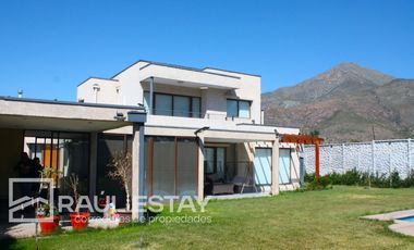 Vendemos Hermosa y amplia Casa en exclusivo Condominio