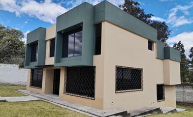 Casa en venta, sector Alangasi, cerca de Supermaxi San Gabriel