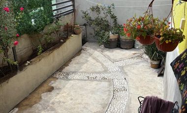 Linda casa dúplex en Lomas Lindas