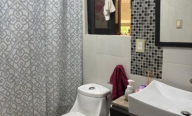 Linda casa dúplex en Lomas Lindas