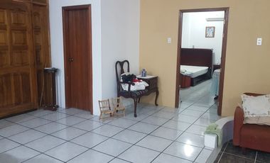 SE ARRIENDA CASA CERCA DEL PARQUE LA ROTONDA