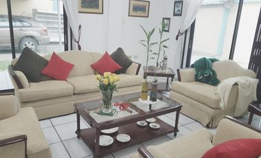 SE ARRIENDA CASA CERCA DEL PARQUE LA ROTONDA