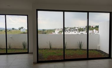CASA EN VENTA EN LOMALTA TRES MARIAS MORELIA
