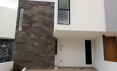 CASA EN VENTA EN LOMALTA TRES MARIAS MORELIA