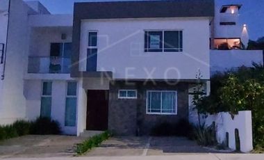 CASA EN RENTA EN LOMAS DE JURIQUILLA, QRO. CERCA DE LA UVM