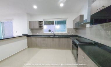 CASA EN RENTA EN LOMAS DE JURIQUILLA, QRO. CERCA DE LA UVM