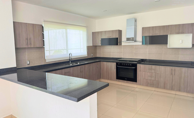 CASA EN RENTA EN LOMAS DE JURIQUILLA, QRO. CERCA DE LA UVM