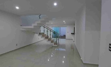 CASA EN RENTA EN LOMAS DE JURIQUILLA, QRO. CERCA DE LA UVM