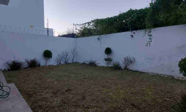 CASA EN RENTA EN LOMAS DE JURIQUILLA, QRO. CERCA DE LA UVM