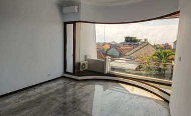 FOR SALE RUMAH MEWAH 3LT FURNISHED KAWASAN STARTEGIS DENPASAR