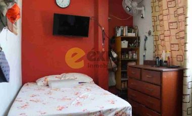 VENDO CASA EN AVENIDA COMERCIAL EN LA URB. PIURA