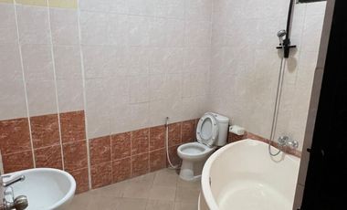 FOR RENT RUMAH SIAP HUNI BISA BUAT KANTOR STARTEGIS DI RENON