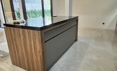 FOR RENT VILLA MEWAH BARU 4BR DEKAT PANTAI SINDHU SANUR