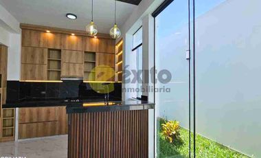 VENDO CASA DE ESTRENO EN ALAMEDA DE MIRAFLORES COUNTRY CLUB CASTILLA