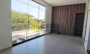 VENDO CASA DE ESTRENO EN ALAMEDA DE MIRAFLORES COUNTRY CLUB CASTILLA