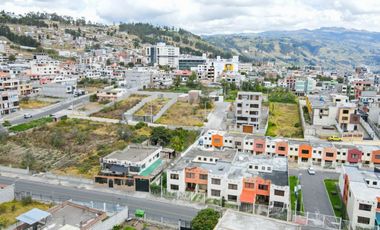 Casa - Huachi Chico, Bodesur, Demetrio Aguilera Malta, Ambato, Ecuador