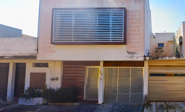 SE VENDE CASA UBICADA EN PUERTO ESMERALDA