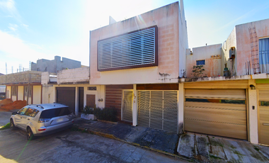 SE VENDE CASA UBICADA EN PUERTO ESMERALDA