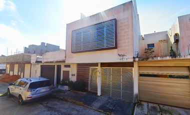 SE VENDE CASA UBICADA EN PUERTO ESMERALDA