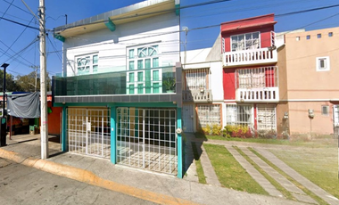 sa Venta de Casa en Hacienda del Jardín Teyahualco Edo-Mex a 5 minutos del Circuito Exterior Mexiquense a 10 minutos de la Universidad Pedagógica