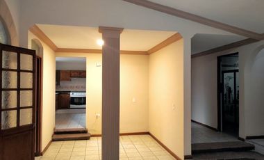 Casa en Renta, excelente ubicación. 4 habitaciones, 4 baños