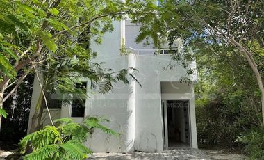 Casa en Renta Puerto Morelos con hermosos muebles y decoración