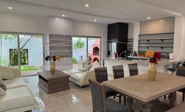 Casa en Renta Puerto Morelos con hermosos muebles y decoración