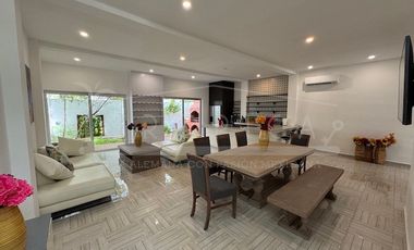 Casa en Renta Puerto Morelos con hermosos muebles y decoración