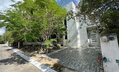 Casa en Renta Puerto Morelos con hermosos muebles y decoración