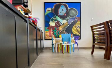 CASA SOLA EN PSEO DE LOS LAURELES 400 MTS