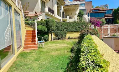 CASA SOLA EN PSEO DE LOS LAURELES 400 MTS