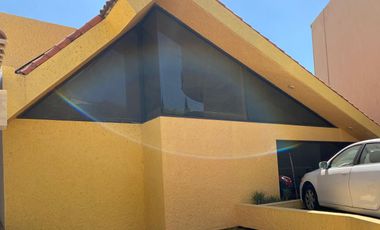 CASA SOLA EN PSEO DE LOS LAURELES 400 MTS