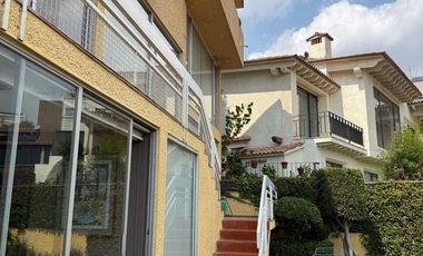 CASA SOLA EN PSEO DE LOS LAURELES 400 MTS