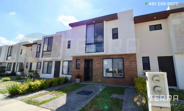 VENTA Casa 🏡 ,  Equipada, buena orientación con respecto al sol🌞 en Cto Apeninos, Fracc.  La Reserva Celaya,Gto