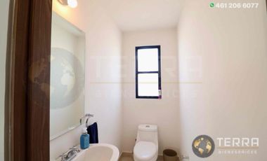 VENTA Casa 🏡 ,  Equipada, buena orientación con respecto al sol🌞 en Cto Apeninos, Fracc.  La Reserva Celaya,Gto