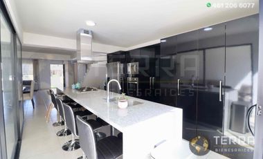 VENTA Casa 🏡 ,  Equipada, buena orientación con respecto al sol🌞 en Cto Apeninos, Fracc.  La Reserva Celaya,Gto