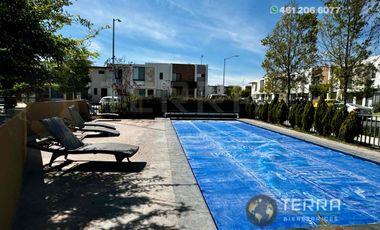 VENTA Casa 🏡 ,  Equipada, buena orientación con respecto al sol🌞 en Cto Apeninos, Fracc.  La Reserva Celaya,Gto