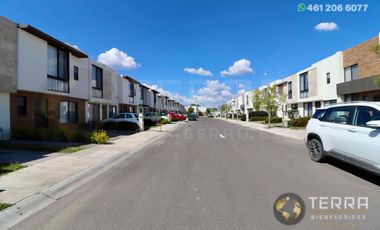 VENTA Casa 🏡 ,  Equipada, buena orientación con respecto al sol🌞 en Cto Apeninos, Fracc.  La Reserva Celaya,Gto