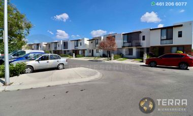 VENTA Casa 🏡 ,  Equipada, buena orientación con respecto al sol🌞 en Cto Apeninos, Fracc.  La Reserva Celaya,Gto