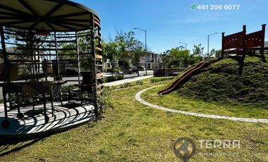 VENTA Casa 🏡 ,  Equipada, buena orientación con respecto al sol🌞 en Cto Apeninos, Fracc.  La Reserva Celaya,Gto