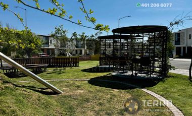 VENTA Casa 🏡 ,  Equipada, buena orientación con respecto al sol🌞 en Cto Apeninos, Fracc.  La Reserva Celaya,Gto