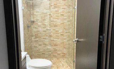 AMOBLADO 2 ALCOBAS 3 BAÑOS