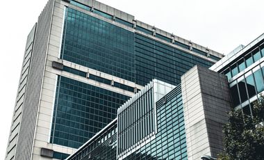 Se Vende Placa Comercial De 27 Locales + 60 Estacionamientos