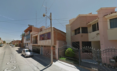 Casa en venta en El Pipón, Tepatitlán de Morelos, 3 recámaras, 2 baños, 2 estacionamientos, 254 m² (Remate bancario)