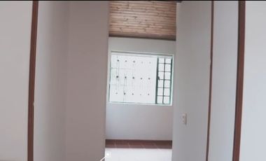 SE ARRIENDA CASA EN CHIA VIA GUAYMARAL