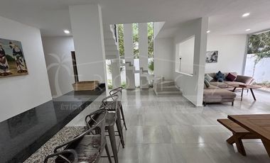 Linda casa en renta amueblada en Puerto Morelos Aldea Kiin
